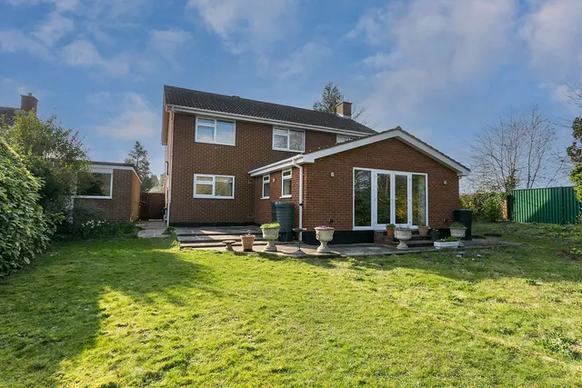 Photo 3 — The Paddock, Cranbrook Drive, Maidenhead, Berkshire