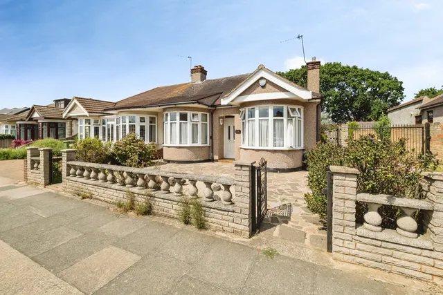Randall Drive, Hornchurch, Essex, RM12, photo 1