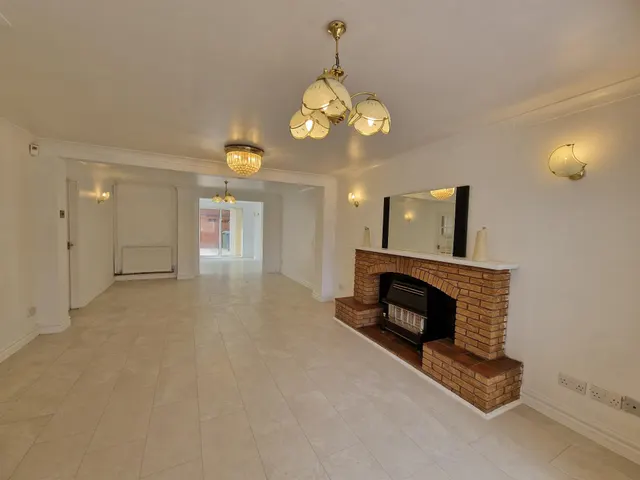 Byfleet Close, Bilston, WV14, photo 2