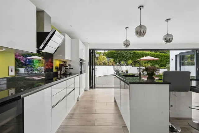 Photo 3 — Barnhill Gardens, Marlow SL7 3HB