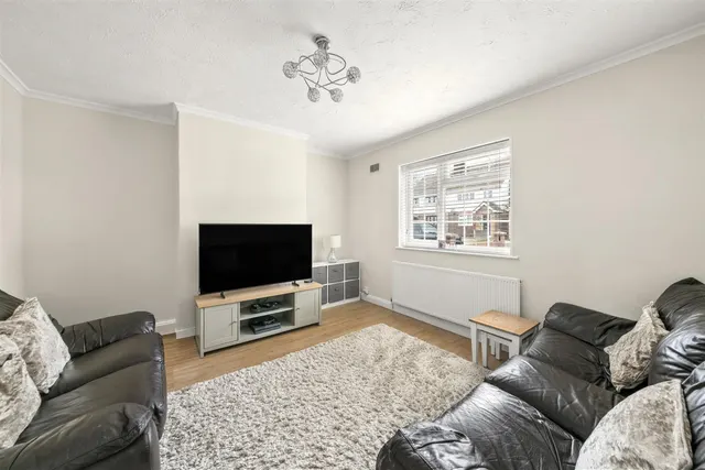 Dagnall Crescent, Uxbridge, photo 3