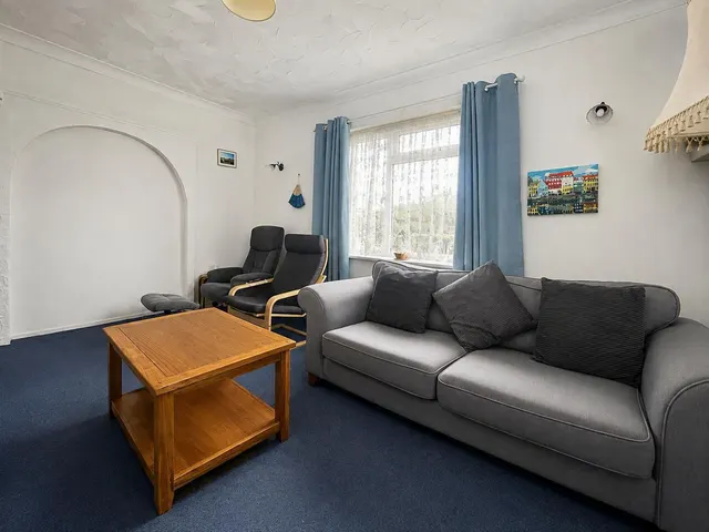 Sunningdale Crescent, Bournemouth, BH10, photo 2