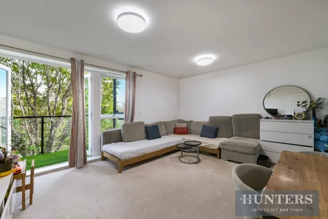 Hunting Place, Hounslow, TW5, photo 1