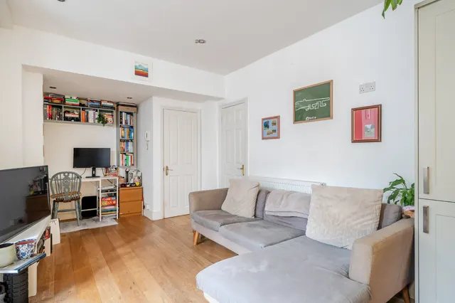 Clapham Common North Side, Battersea, SW4, photo 2