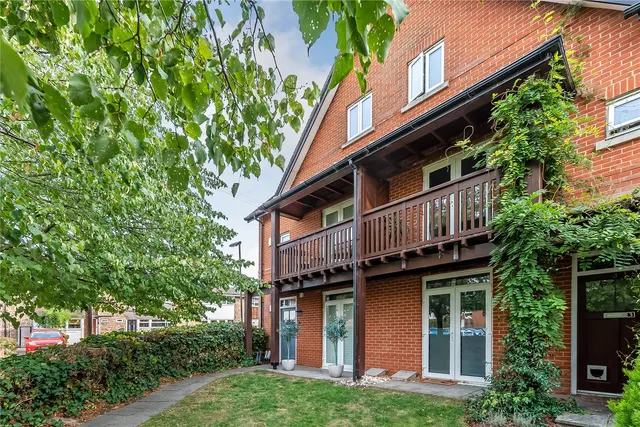 Henderson Avenue, Guildford, GU2, photo 2