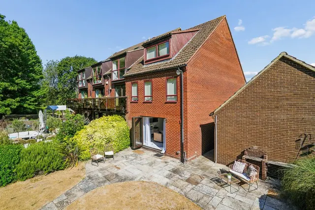 Temple Mill Island, Marlow SL7 1SG, photo 1