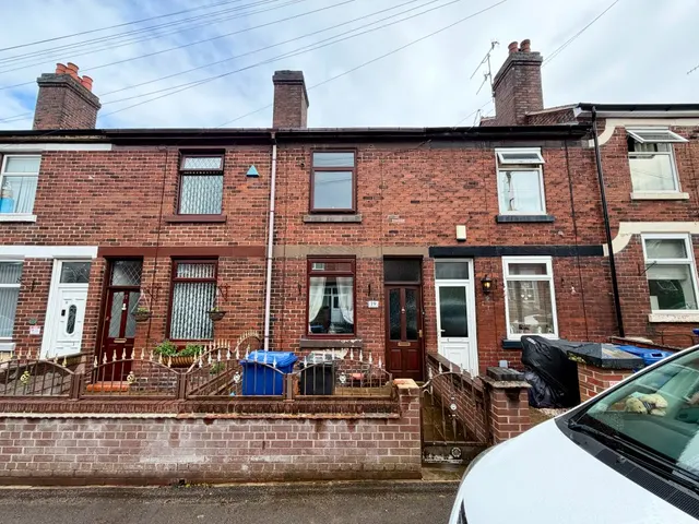 Queen Street, Newcastle-Under-Lyme, ST5, photo 1