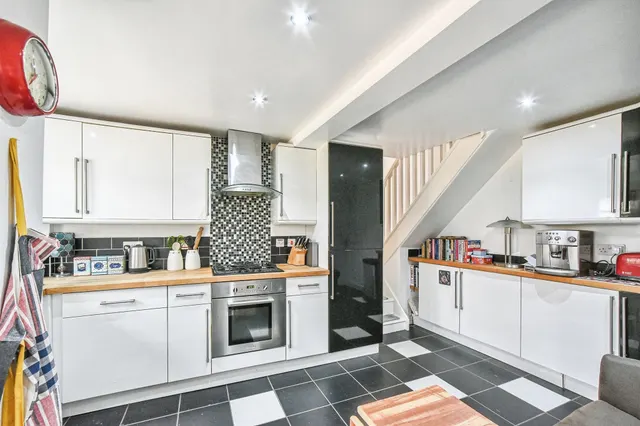 Bath Road, Swindon, SN1, photo 3