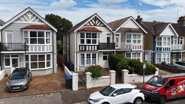 Navarino Road, Worthing, photo 1
