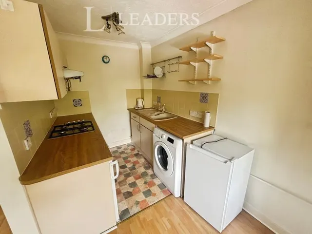 Havant Road, Drayton, PO6, photo 3