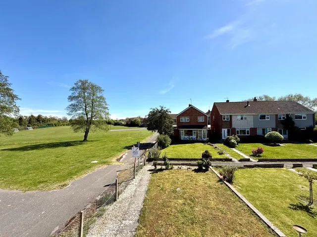 Photo 2 — Maunsell Way, Swindon, Wiltshire, SN4 9JF