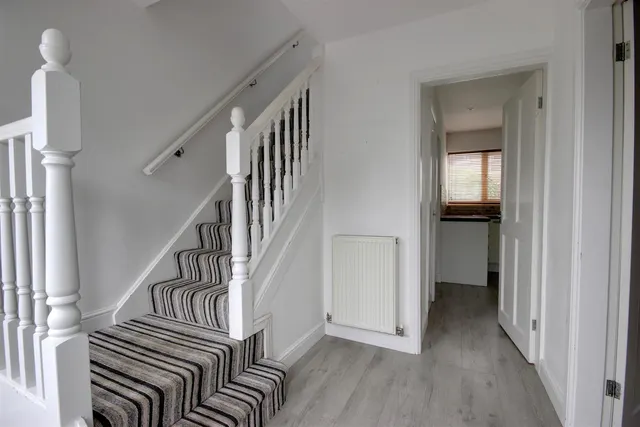 Photo 3 — Manor Way, Anlaby, Hull
