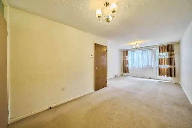 Photo 3 — Neville Close, London, E11