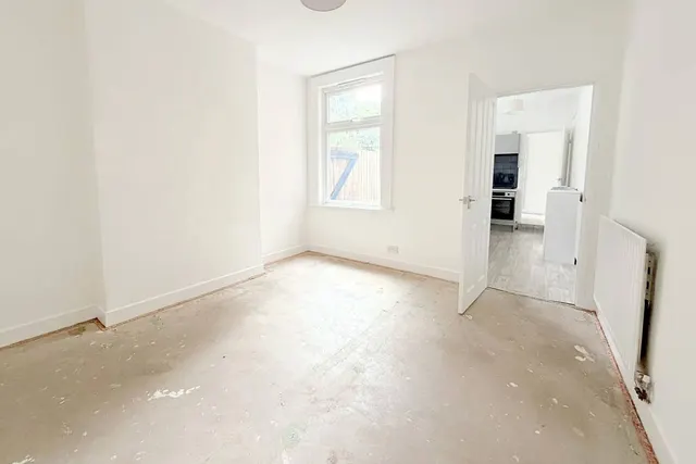 Photo 3 — Graham Road, Rugby, Warwickshire, CV21 3LD