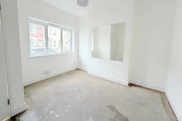 Photo 2 — Graham Road, Rugby, Warwickshire, CV21 3LD