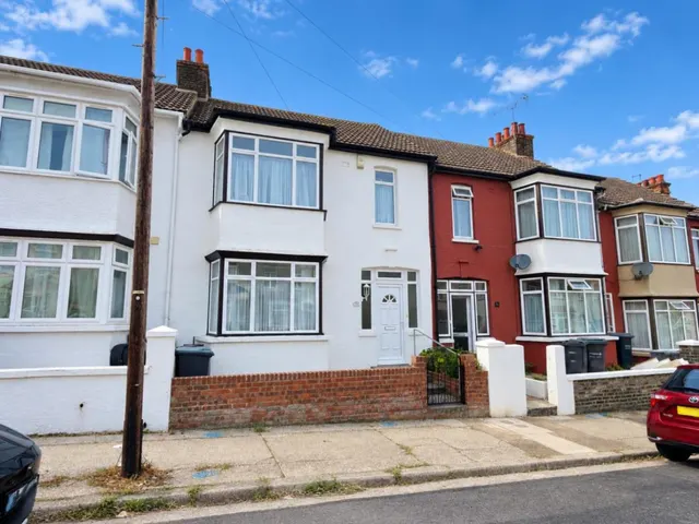 Pier Road, Northfleet, DA11, photo 1