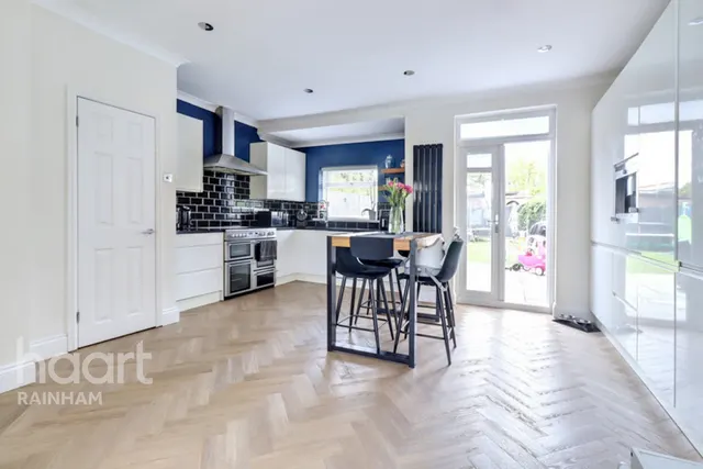 Lake Avenue, Rainham, RM13, photo 2