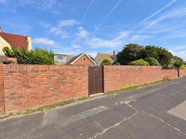 Sea Front, Hayling Island, PO11, photo 3