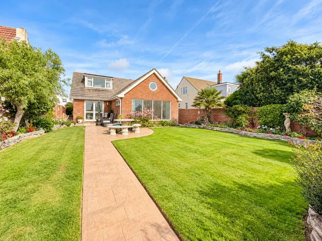 Sea Front, Hayling Island, PO11, photo 1