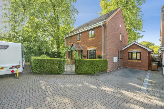 Reid Close, Burntwood, Staffordshire, WS7, photo 1