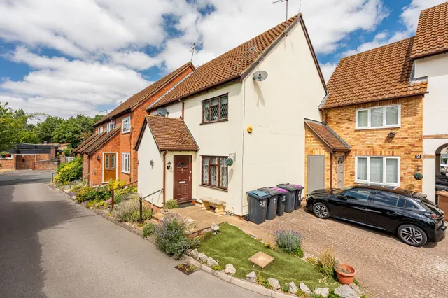 Black Swan Court, Priory Street, Ware, SG12 0HY, photo 1
