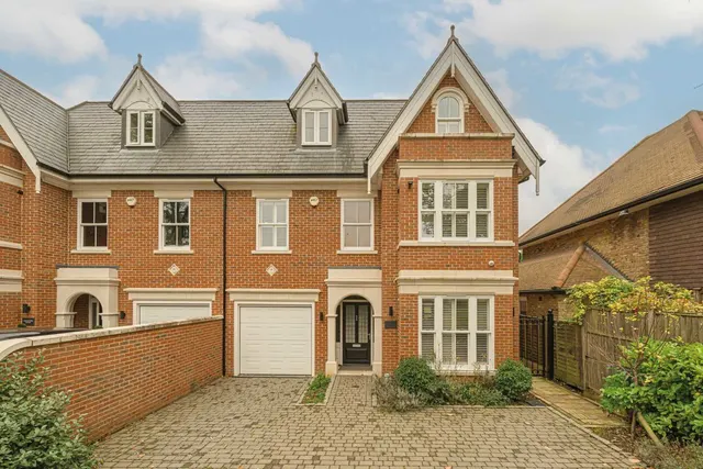 Old Avenue, Weybridge, KT13, photo 1