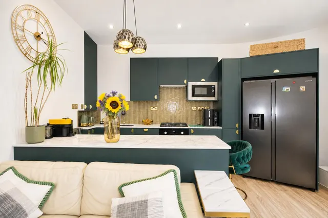 Roehampton Lane, London, SW15, photo 1