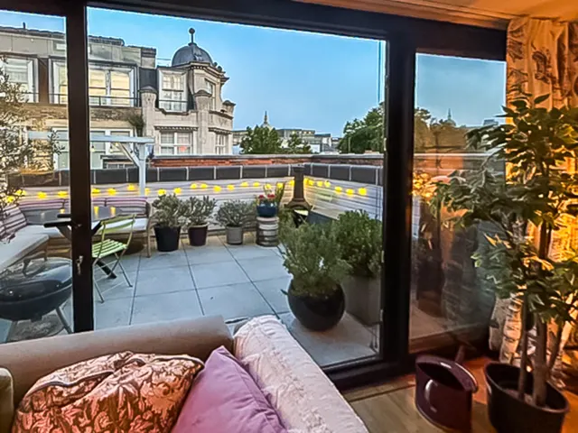 2 bedroom flat — Flat 17, 63 West Smithfield, London