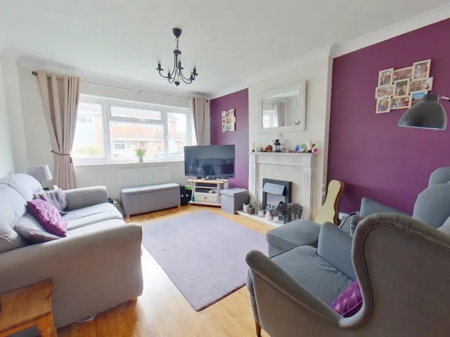 Photo 2 — Dallington Close, Stubbington, Fareham
