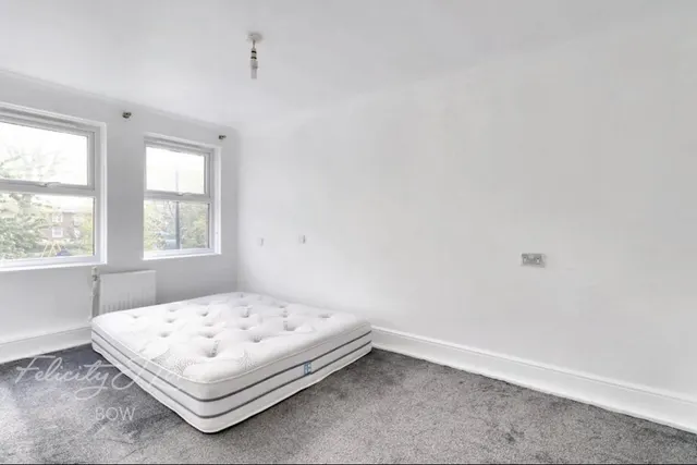 Morecambe Close, E1, photo 2