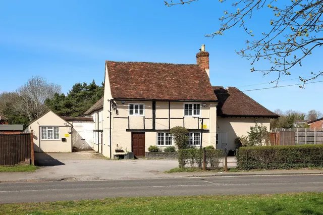 Bells Hill, Stoke Poges, SL2, photo 1