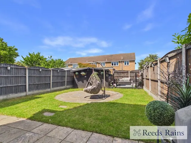 Leconfield Walk, Hornchurch, RM12, photo 1