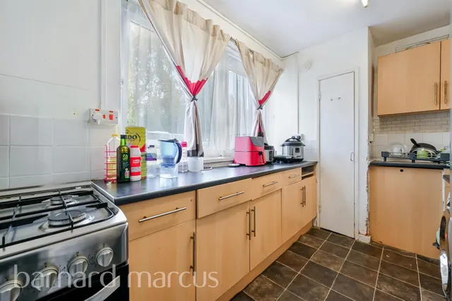 Clifton Road, London, SW19, photo 2
