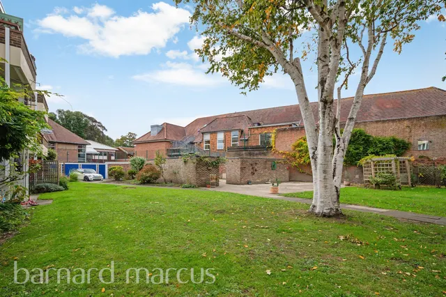 Clifton Road, London, SW19, photo 3