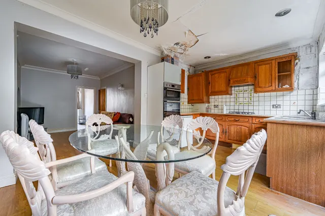Photo 3 — 116 Longhill Road, London
