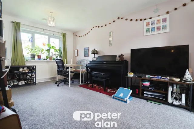 Reigate Close, Cardiff, CF14, photo 2