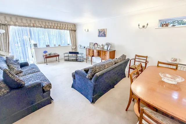 Hale Lane, Edgware, HA8, photo 1