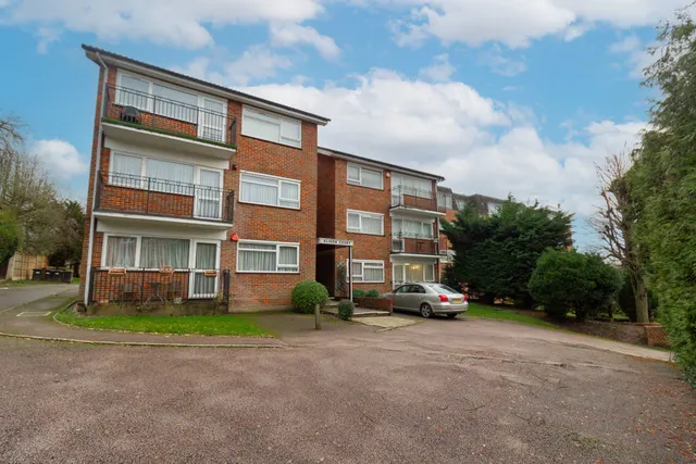 Hale Lane, Edgware, HA8, photo 2