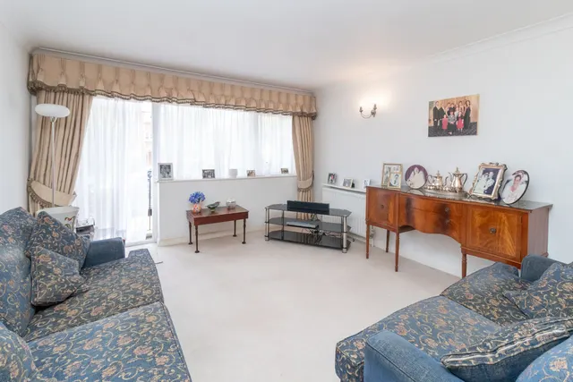 Hale Lane, Edgware, HA8, photo 3