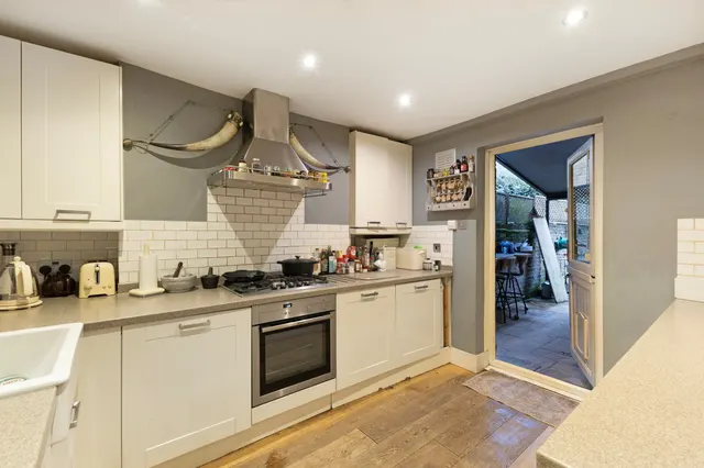 Photo 2 — New Kings Road, Fulham, London, SW6 4SB