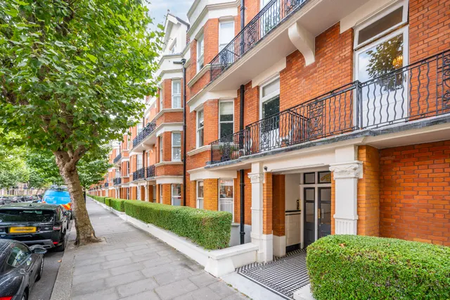 208 Castellain Mansions, Castellain Road, London, photo 1