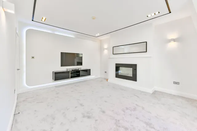 Photo 2 — 208 Castellain Mansions, Castellain Road, London