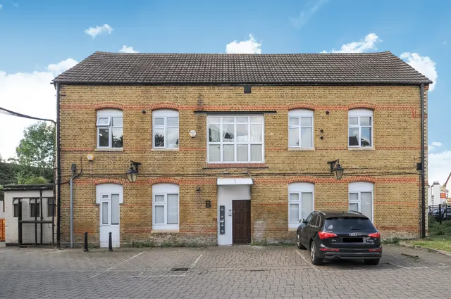 Photo 3 — Homesdale Road, Bromley, BR1