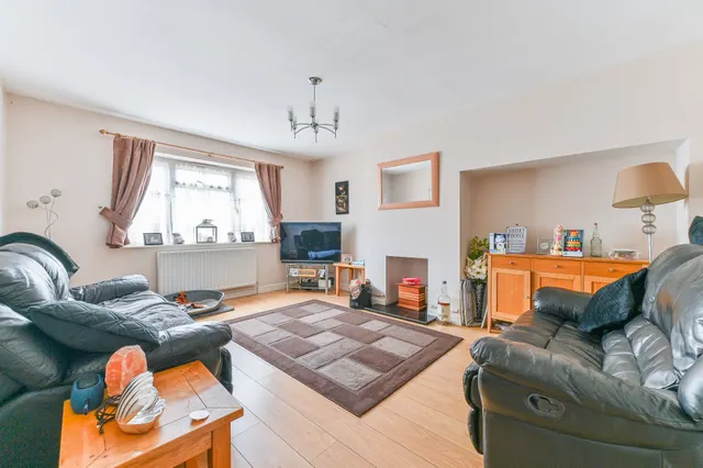 Photo 2 — 54 Potters Grove, New Malden