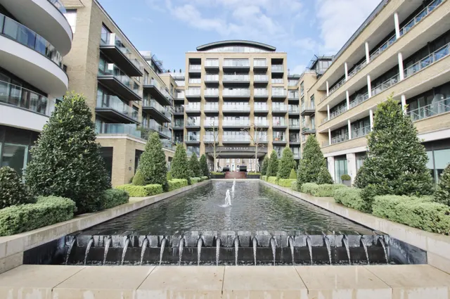 Kew Bridge Road, Brentford, TW8, photo 1
