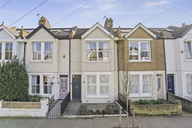 Gould Road, Twickenham, TW2 6RN, photo 1
