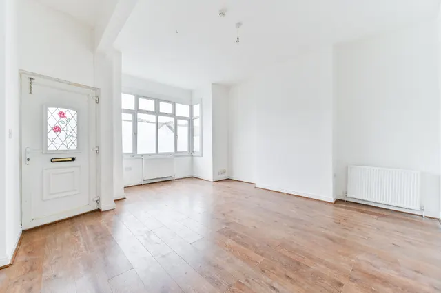 Photo 2 — Flat 1, 234 Whitehorse Road, Croydon