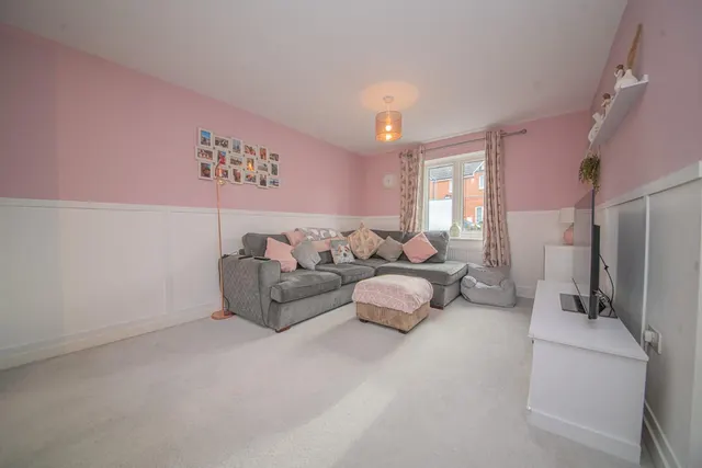 Photo 2 — 8 Chiltern Crescent, Fair Oak, EASTLEIGH, Hampshire, SO50 7GJ