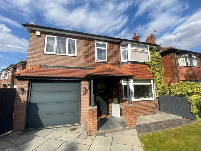 North Close, Royston, Barnsley, photo 1
