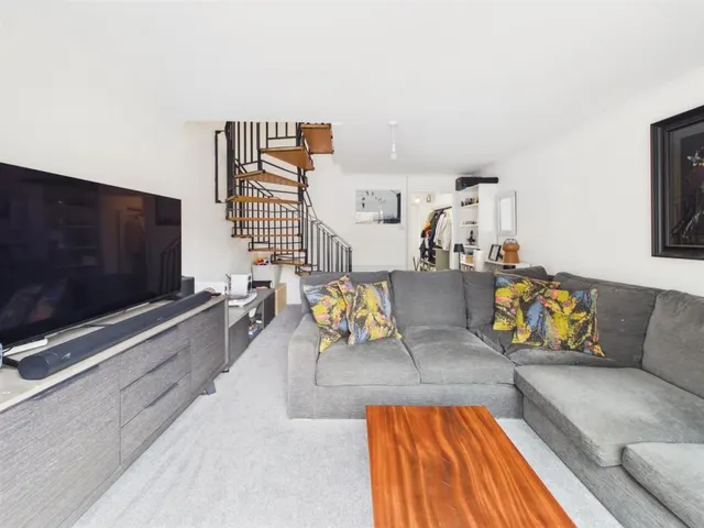 Lysander Court, Churchdown, photo 3